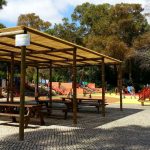 Tables de pique-nique ombragées, parc Alvito