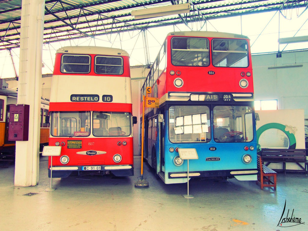 D'anciens bus à impériale musée carris