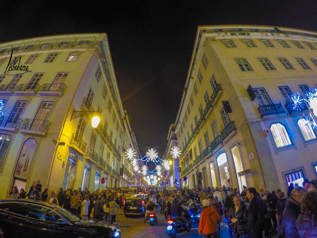 Devant les Armazéns do Chiado, lumières de Noël de Lisbonne 2018