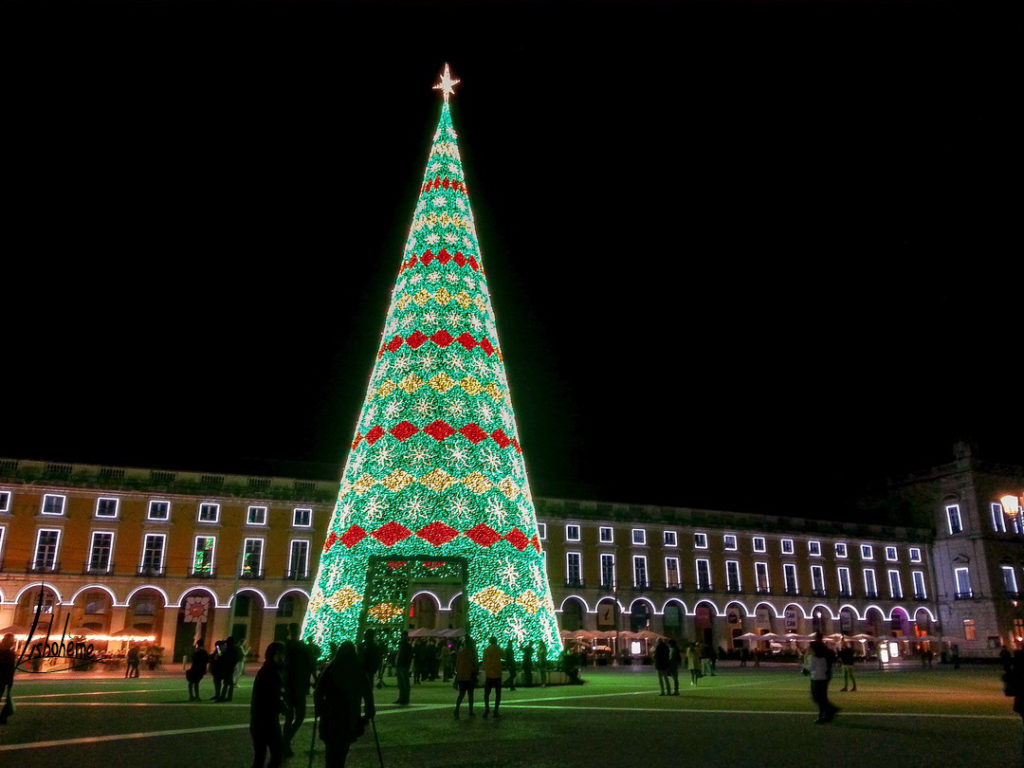 Le grand sapin de Noël du Terreiro do Paço, lumières de Noël de Lisbonne 2018
