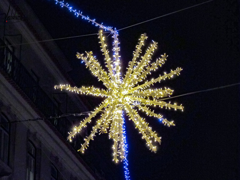 Détail des lumières de Noël dans la rue Garrett, Chiado, lumières de Noël de Lisbonne 2018